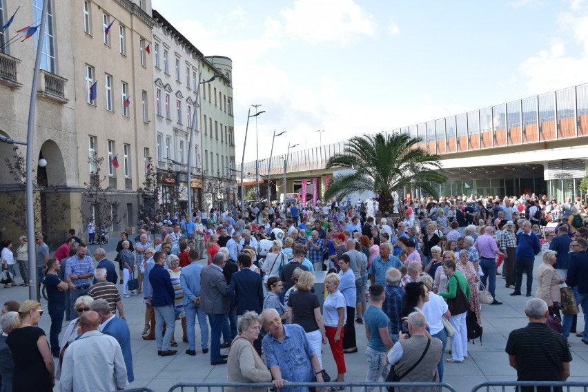 Tak powracał rynek w Chorzowie. Budowa trwała ponad dwa...