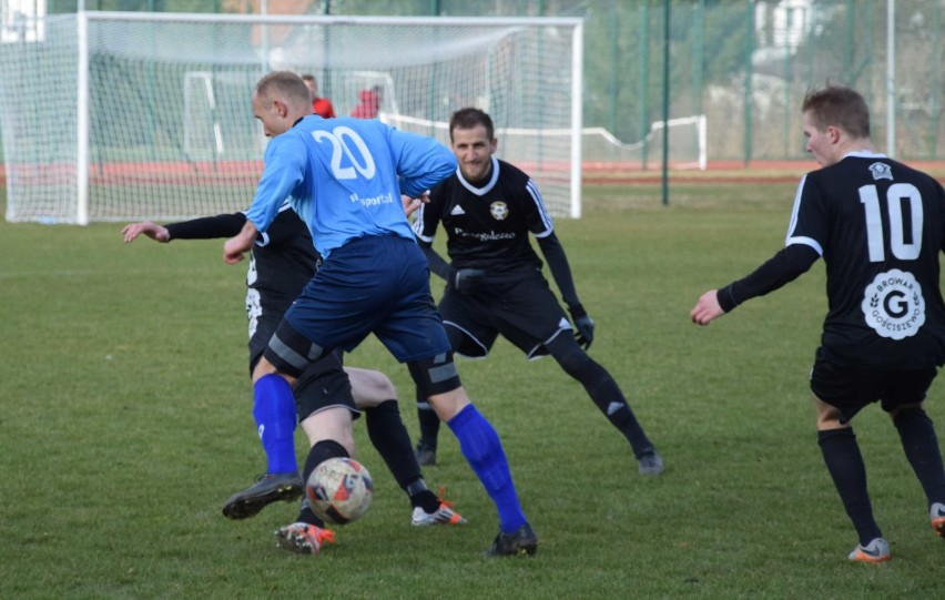 Passa Gromu w IV lidze i piątoligowe derby w Starym Polu na remis [ZDJĘCIA]