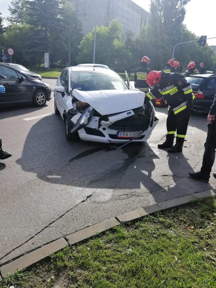 Wypadek na skrzyżowaniu ul. Piastowskiej i Tysiąclecia w...