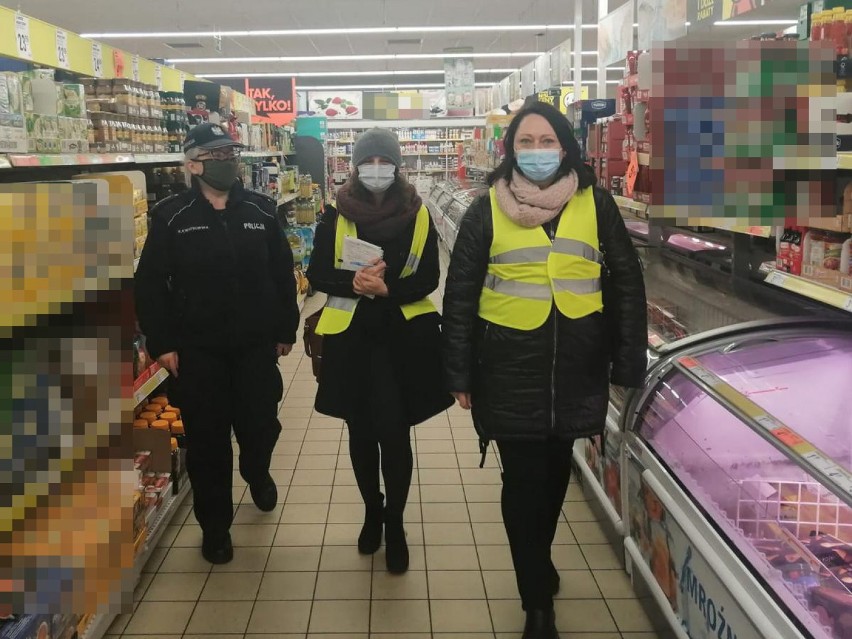 Kontrole sanepidu i policji w sklepach w Radziejowie