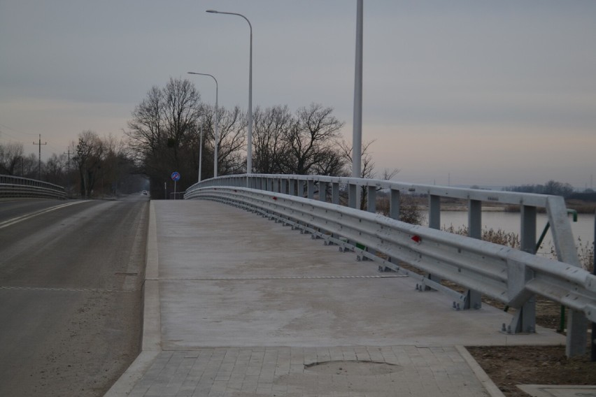 Most w Lewinie Brzeski otwarty.