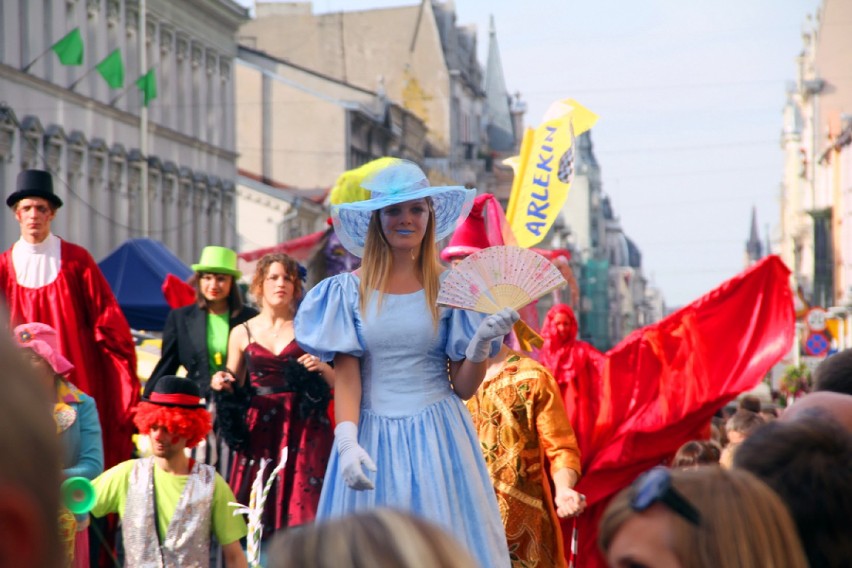 Kolorowa parada na zakończenie Jarmarku Wojewódzkiego