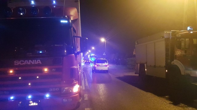Wypadek na Tomaszowskiej w Łodzi. Samochód ciężarowy potrącił śmiertelnie rowerzystę
