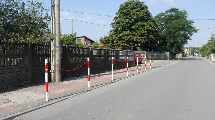 Tomaszowscy policjanci sprawdzają stan oznakowania i zabezpieczenia dróg przed szkołami i przedszkolami