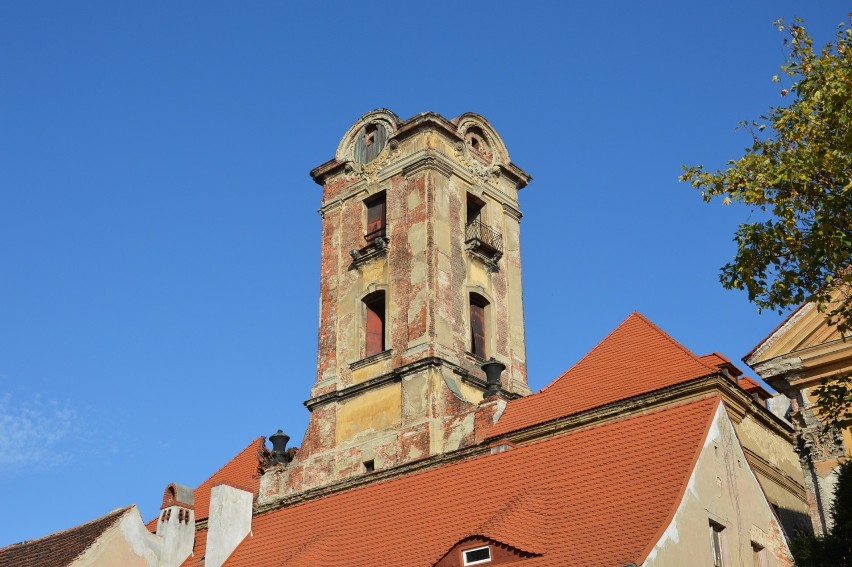 "Łysa" wieża zamkowa w Żarach. Drewniana kopuła doszczętnie...