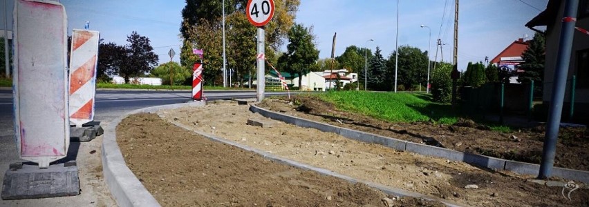 Rozpoczęła się budowa brakującego elementu ścieżki rowerowej na skrzyżowaniu ulic Krasińskiego, Mickiewicza i Łęczyckiej.
