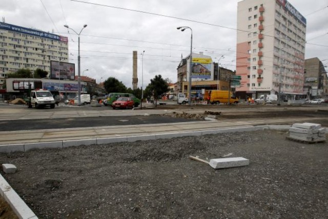 Kolejne opóźnienia przy przebudowie placu Żołnierza Polskiego. ...