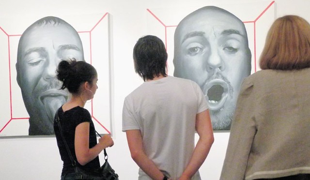 Prace I Biennale można oglądać w kilku miejskich galeriach