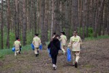 Chrzypsko Wielkie. Młodzi druhowie wzięli sprawy w swoje ręce i posprzątali śmieci w lesie pomiędzy Chrzypskiem Małym a Kikowem