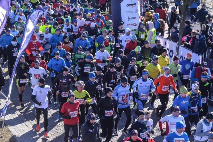 Onico Gdynia Półmaraton. Prawie 7 tys. biegaczy na mroźnym i wietrznym biegu w Gdyni [ZDJĘCIA, WYNIKI]