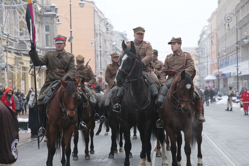 Szarża i parada koni na Piotrkowskiej