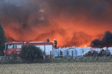 Składowisko odpadów w Grabowie nadal płonie. Z ogniem walczy 51 zastępów straży pożarnej