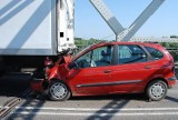 Wypadek w Jarosławiu. Kobieta najechała na tył ciężarówki [ZDJĘCIA]