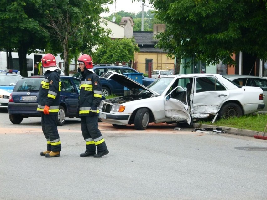 Wypadki drogowe w rejonie ulic 29 Listopada i Barlickiego w Kutnie