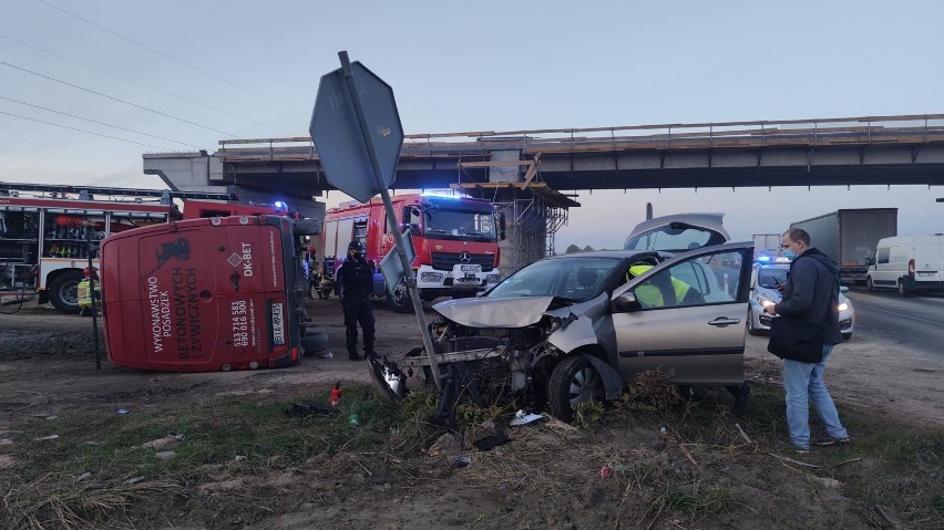 Wypadek na A1 na wysokości Parzniewic i Truszczanka. Bus...