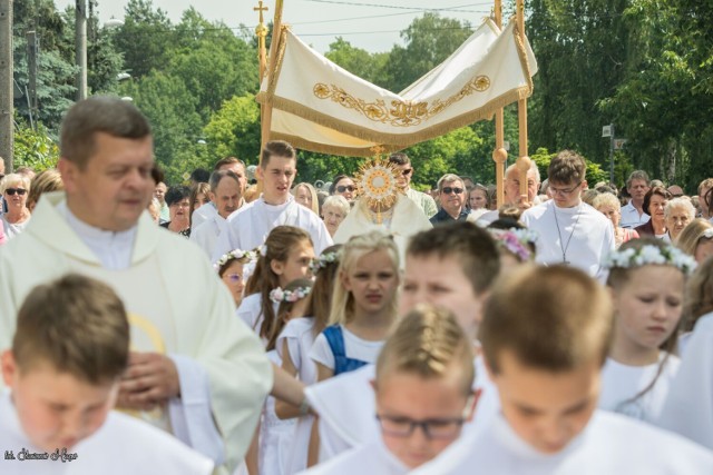 Procesja na kieleckim Białogonie. Więcej na kolejnych zdjęciach.