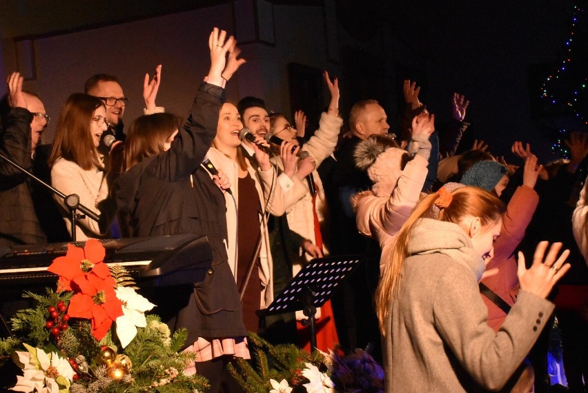 Koncert "Nasze Betlejem" już za nami. Zespoły z gminy Człuchów i Torunia rozgrzały publiczność w świątecznym klimacie! ZDJĘCIA