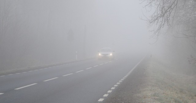 Ostrzeżenie przed gęstymi mgłami w naszym powiecie