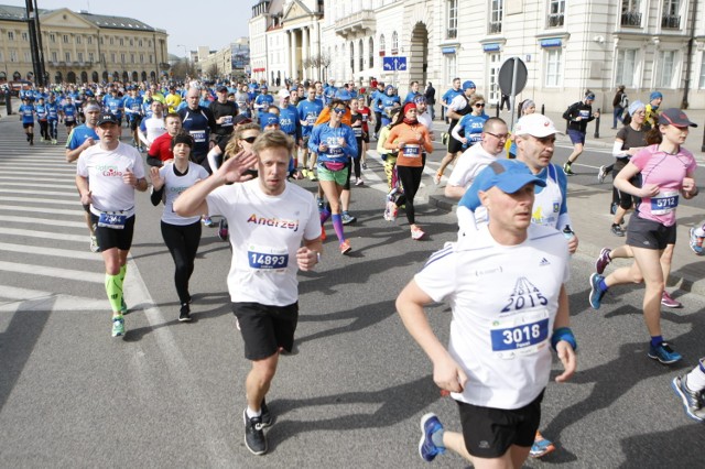 PZU Półmaraton Warszawski 2016, zdjęcia z biegu. Pokonaliście 21 kilometrów! [GALERIA ZDJĘĆ]