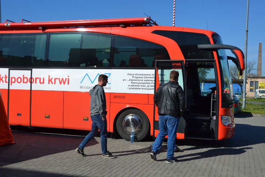 Nowy Dwór Gdański. Krwiobus stanął przy komendzie Powiatowej Straży Pożarnej [ZDJĘCIA]