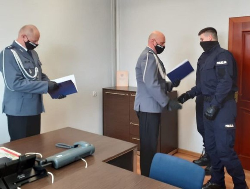 Ślubowanie nowych policjantów w KPP w Górze