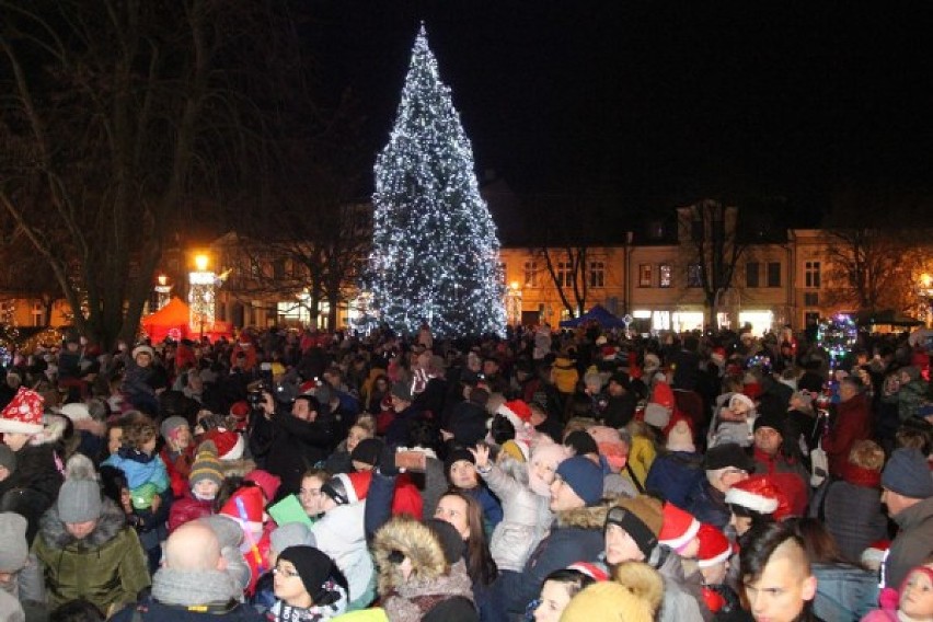 Włączenie iluminacji świetlnych i spotkanie z Mikołajem w Wolsztynie