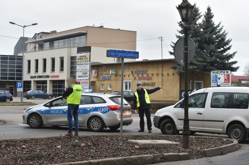 Leszno. Kobieta potrącona na pasach przy Alejach Krasińskiego [ZDJĘCIA]