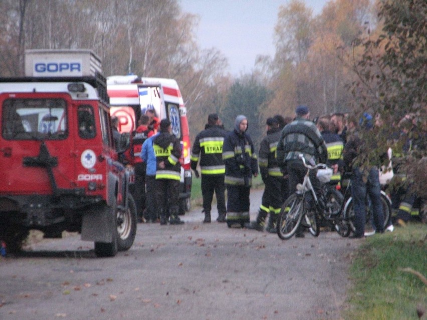 Poszukiwania 53-latki w Lgoczance w gminie Janów [ZDJĘCIA]. Kobieta wpadła do studni na sąsiedniej posesji
