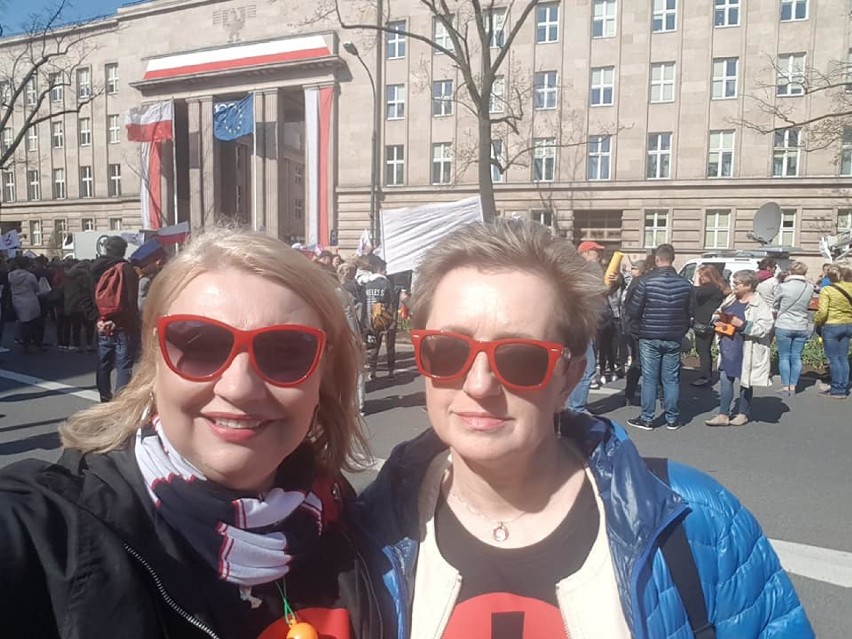 Nauczyciele z Inowrocławia na ogólnopolskiej manifestacji przed MEN [zdjęcia]
