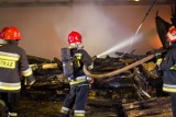 Pięć strażackich zastępów walczyło z pożarem domu wielorodzinnego w Głuszycy Górnej