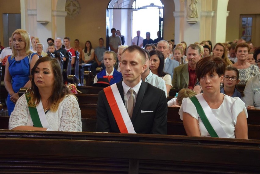 Dożynki Parafialne w Kuczkowie połączyli z poświęceniem i przekazaniem sztandaru sołectwa, który ufundował Marian Suska