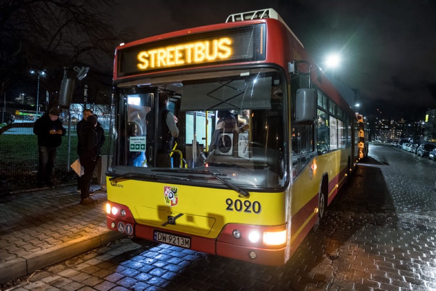 AKTUALIZACJA. Koniec Streetbusa we Wrocławiu? Bezdomni przechodzą na suchy prowiant
