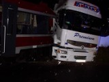 Wypadek szynobusu na linii Tomaszów - Opoczno. Tirem wjechał w autobus szynowy. Kierowca ranny