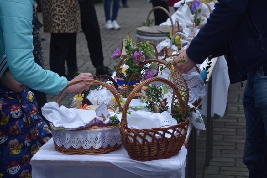 Błogosławieństwo pokarmów co godzinę od 11 do 16.