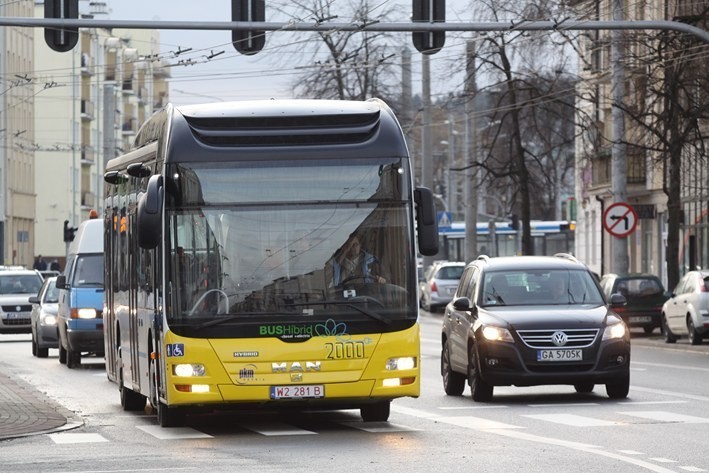 Gdynia: MAN LIONS CITY IDAS kończy testy. Autobus z napędem hybrydowym był prezentowany mieszkańcom
