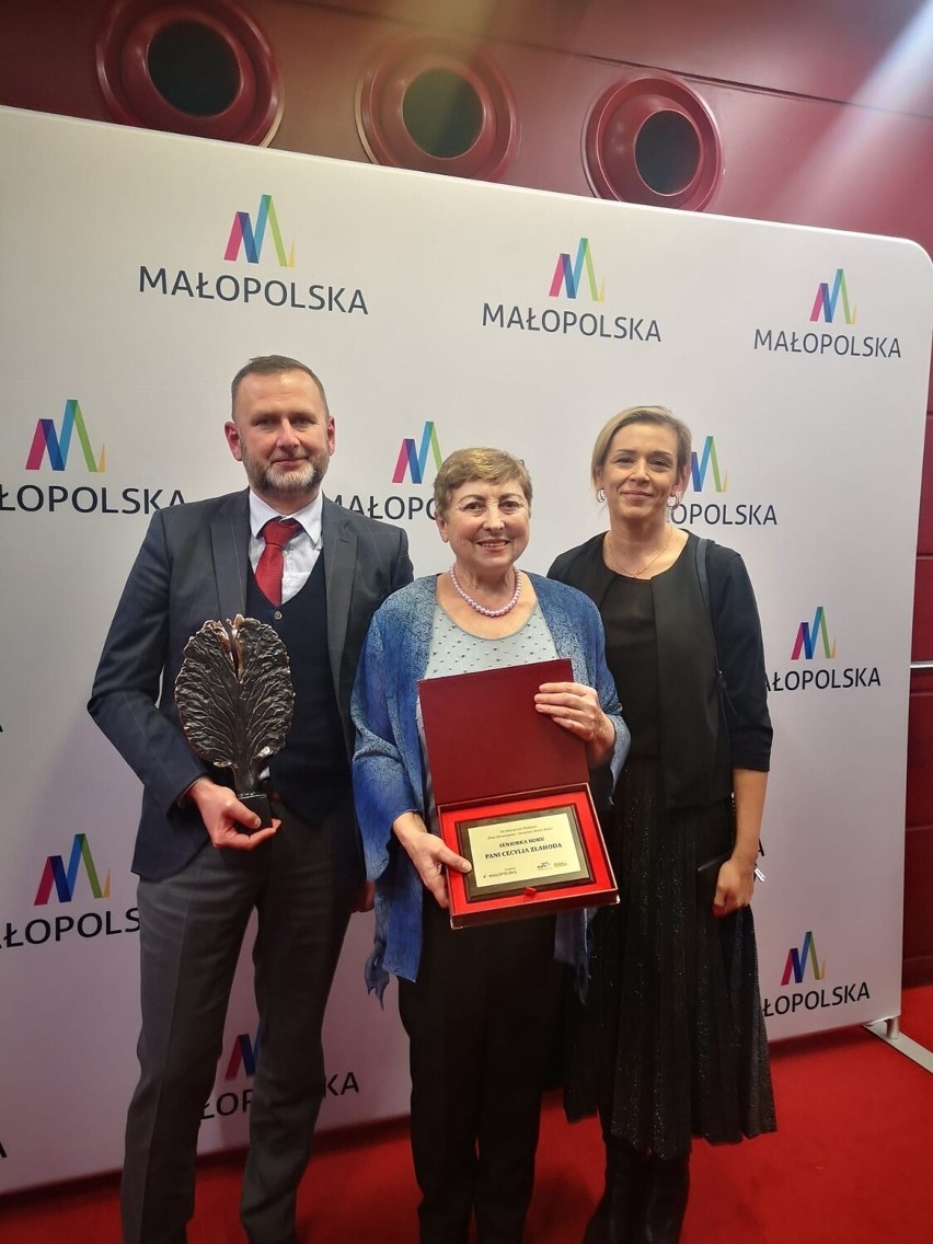 Cecylia Złahoda z Oświęcimia, laureatka odebrała gratulacje...