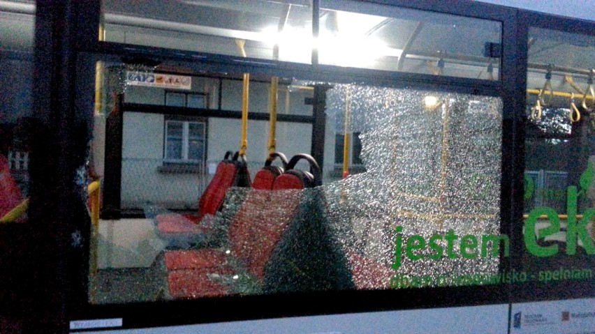 Zmarł 17-letni rowerzysta, który wpadł do jadącego autobusu