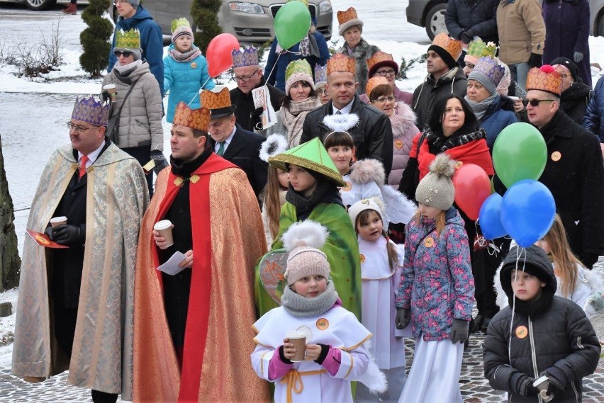 Zblewo. Barwny i rozśpiewany Orszak Trzech Króli [ZDJĘCIA]