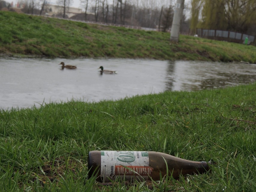 Śmieci na tym obszarze można spotkać niemal na każdym kroku....