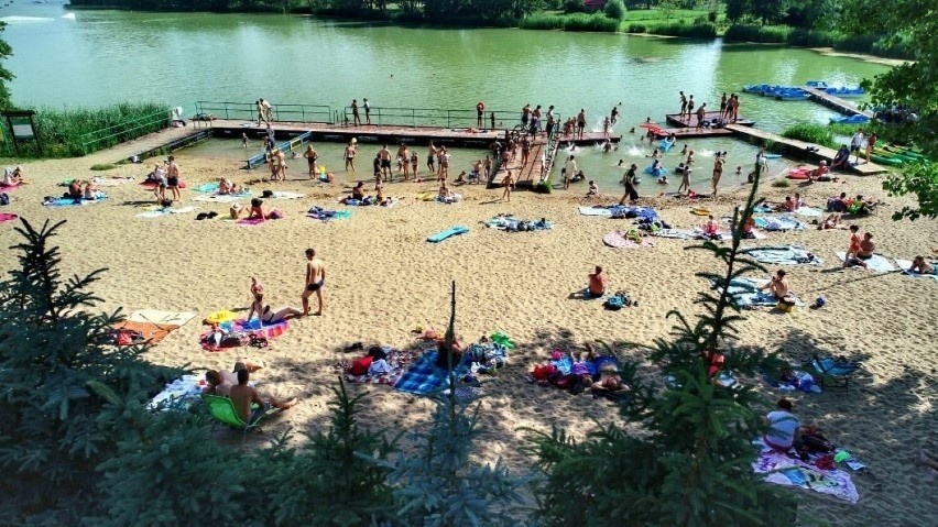 Ostatnie przygotowania do lata trwają nad jeziorem w...