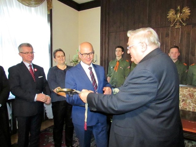 Ojciec Eustachy Rakoczy wręczył podarunek burmistrzowi Chodzieży [FOTO]