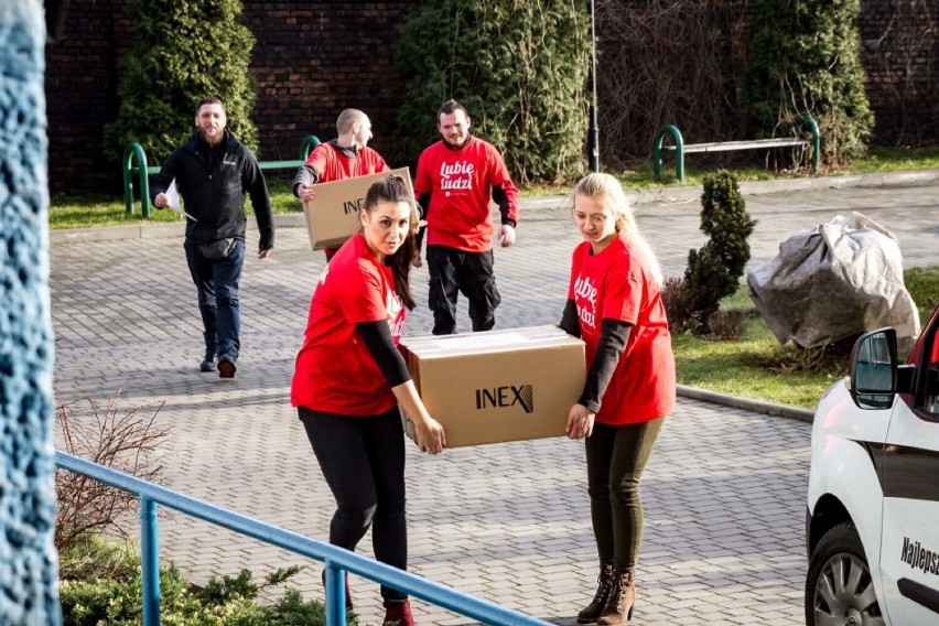 Przesuwaj zdjęcia w prawo - naciśnij strzałkę lub przycisk...