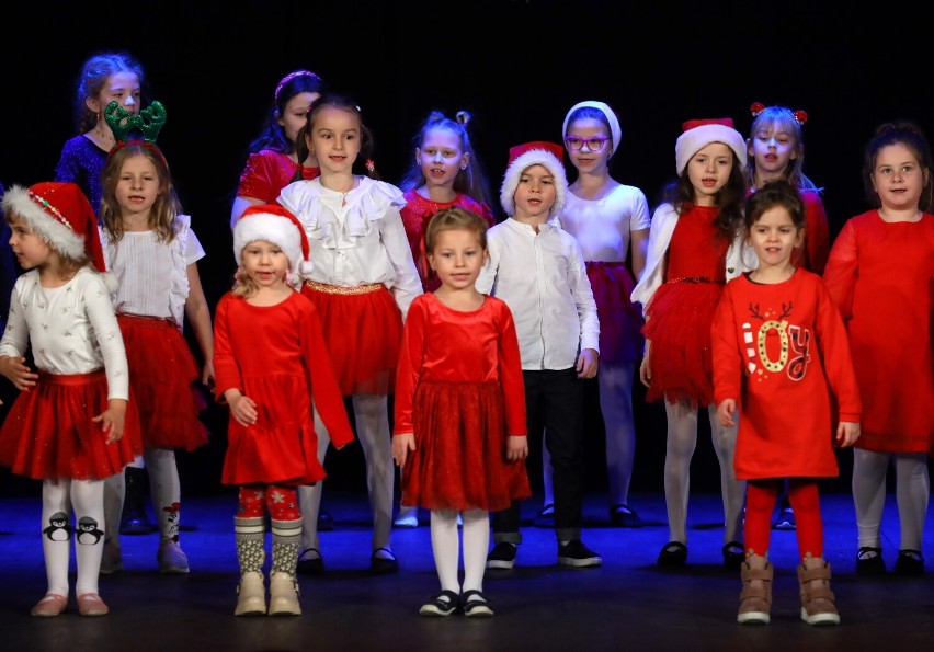 Dzieci z SimaRe na świątecznym koncercie "Mikołaja czas...