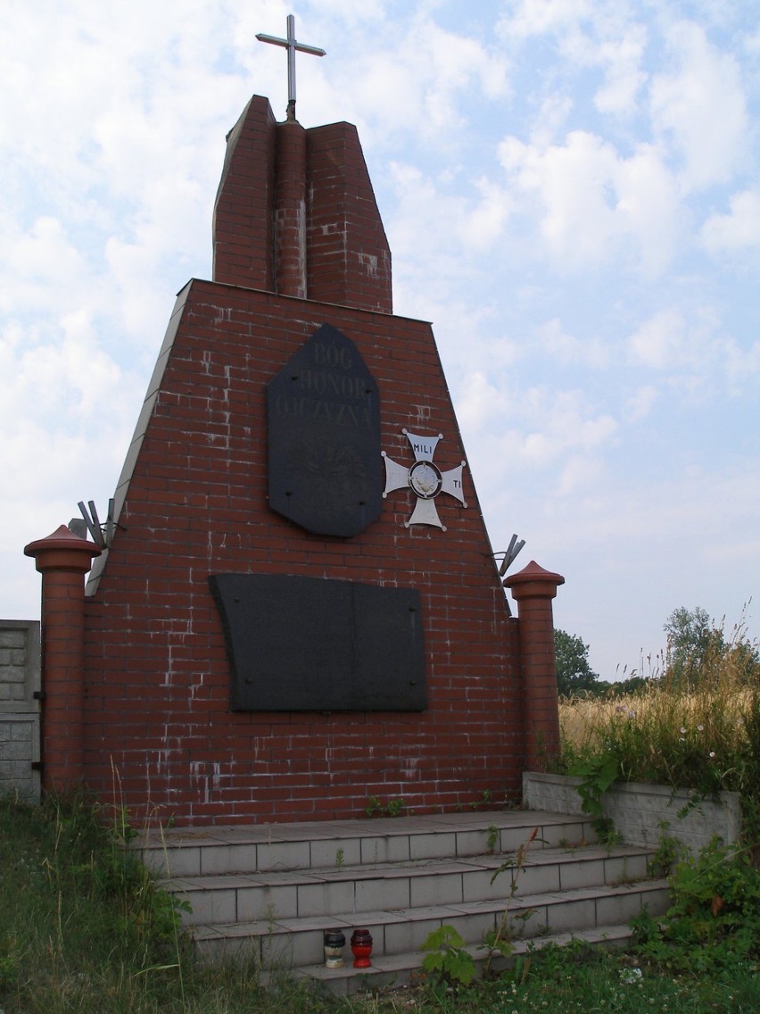 Pomnik oddający hołd poległym w czasie drugiej wojny...