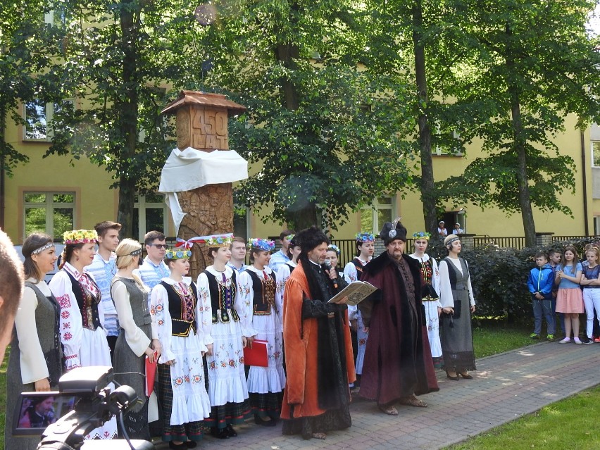 Pomnik odsłonił Doroteusz Fionik,inicjator jego ustawienia,...