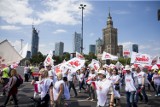 Manifestacja "Solidarności" w Warszawie. Marsz Godności został odwołany. Powodem eksplozja rakiety w Przewodowie