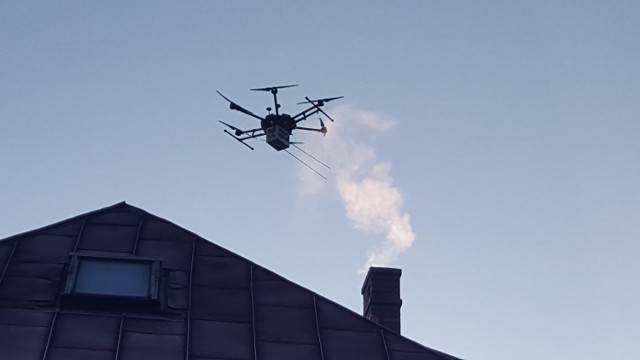 Drony w Kaliszu sprawdzały, czym mieszkańcy palą w piecach