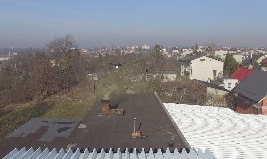 Drony w Kaliszu sprawdzały, czym mieszkańcy palą w piecach