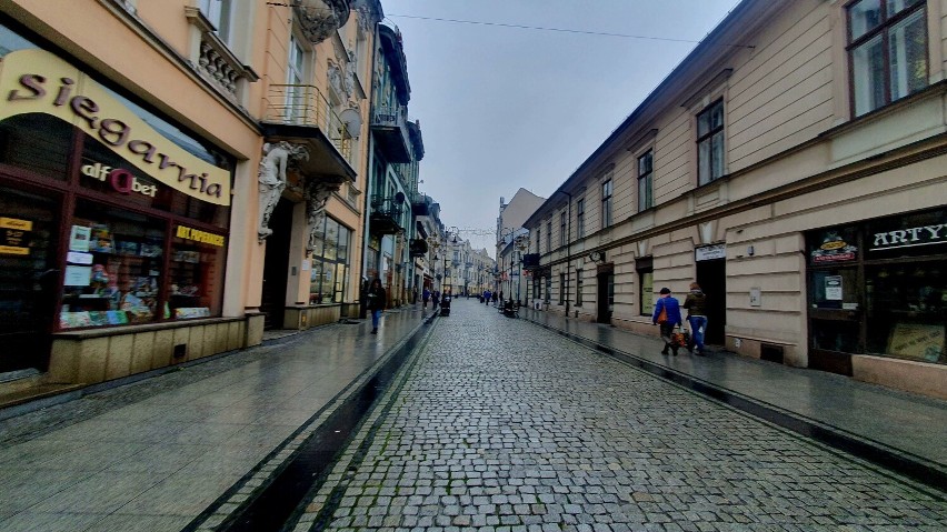 Tak wygląda sądecka starówka. Zdaniem radnego Grzegorza...