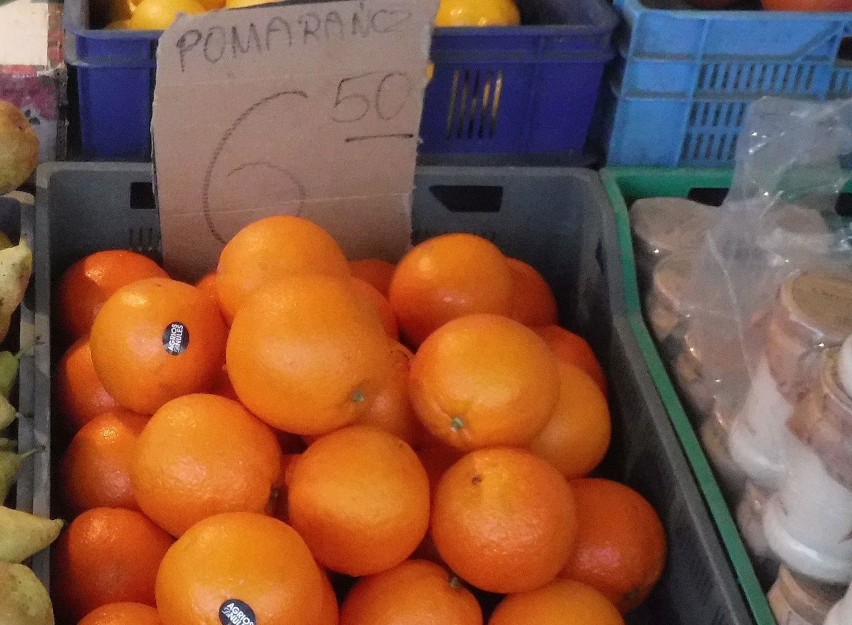 Za mandarynki lub pomarańcze trzeba było zapłacić 6,50 za...